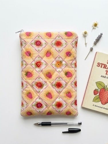 The Honey-Kissed Bloom Sleeve | Quilted Book & E-Reader Pouch